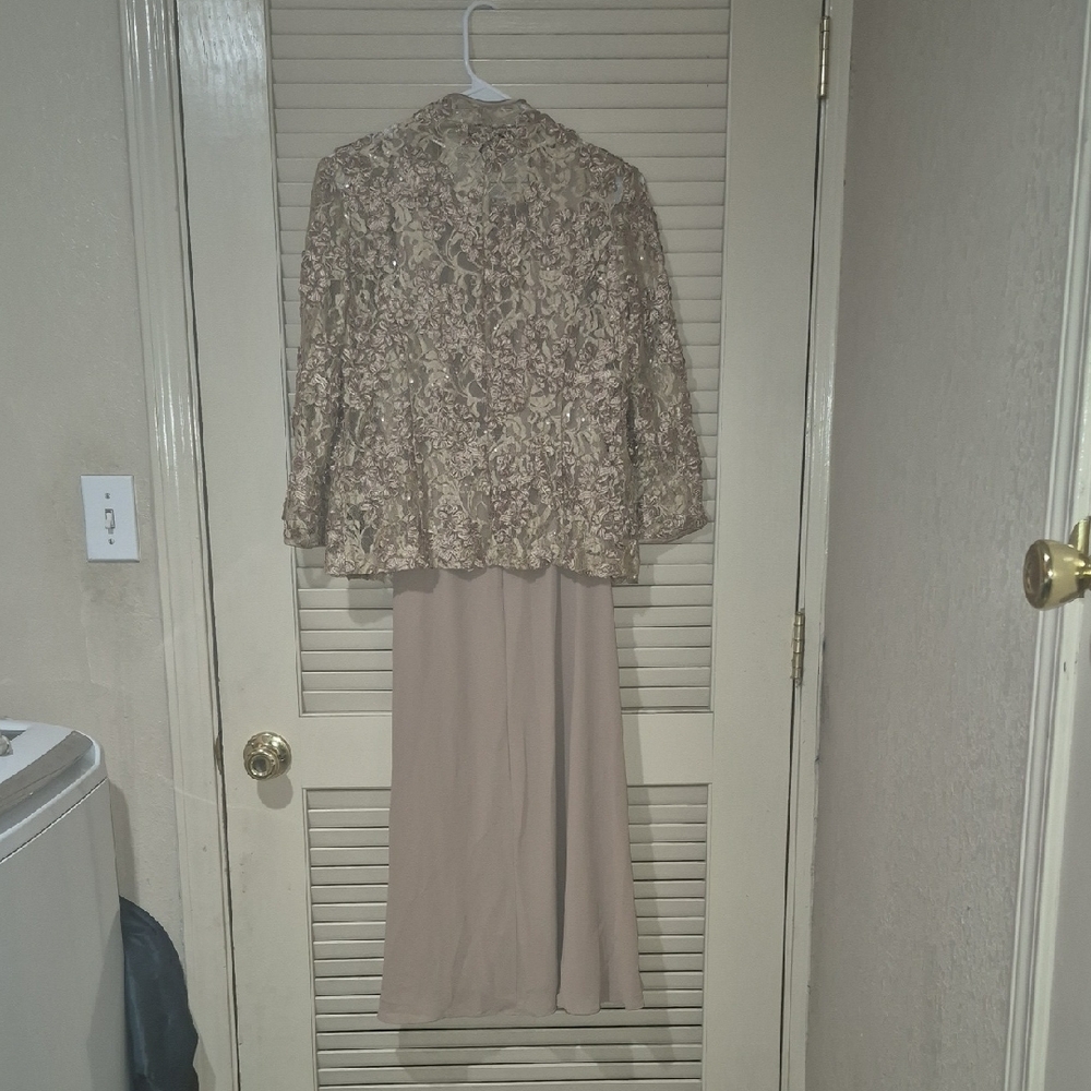 Jessica Howard Beige and Gold Wedding Dress